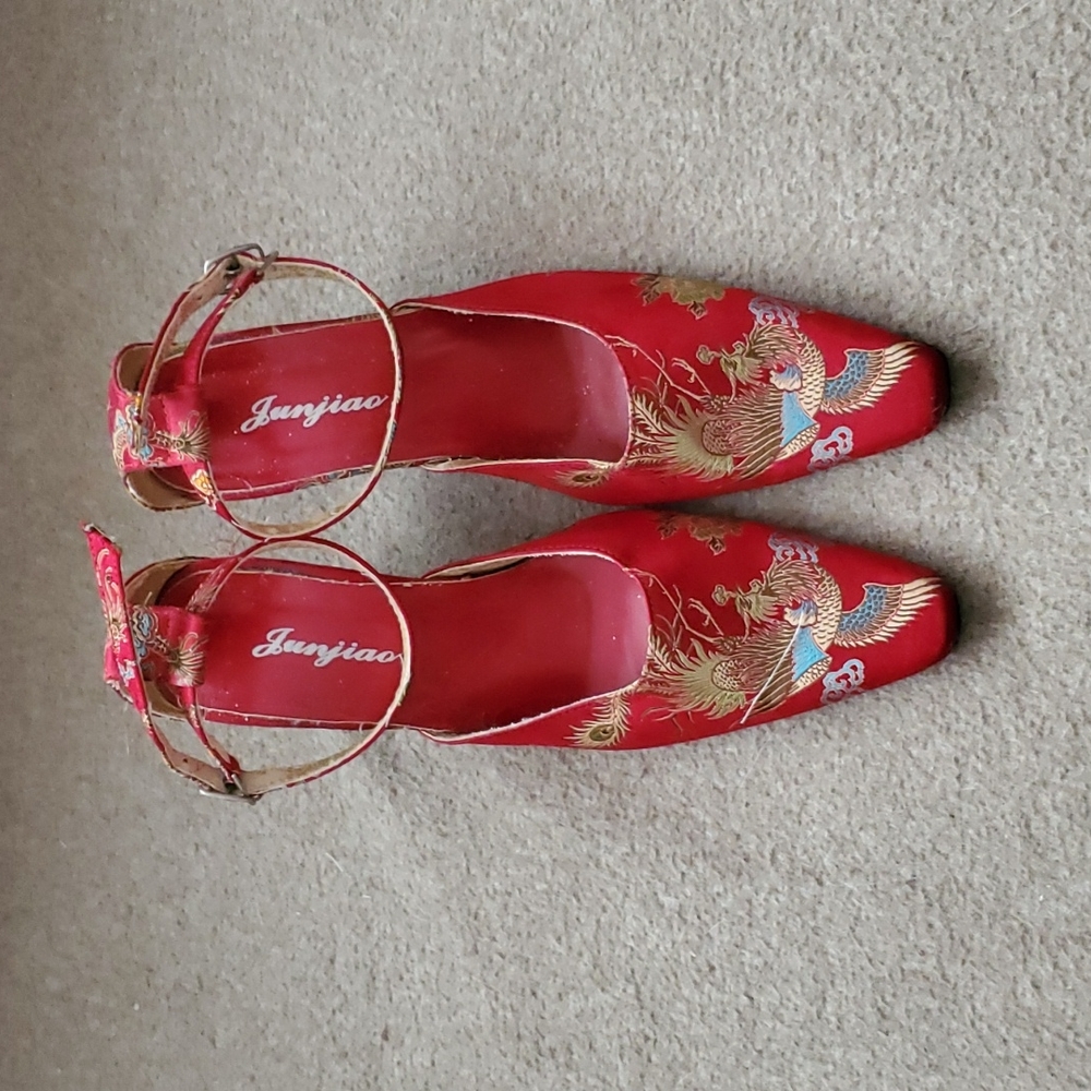 Junjiao vintage, satin Chinese heels size 35